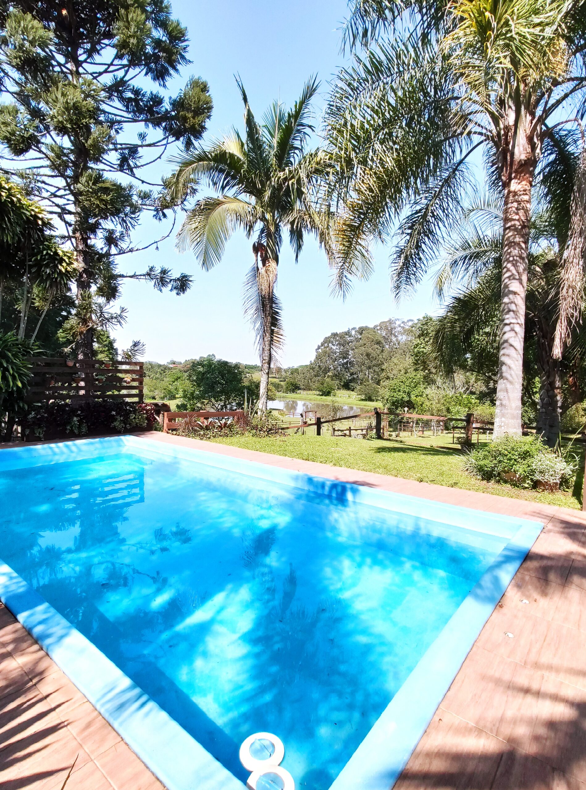 Piscina do Sítio Girassol